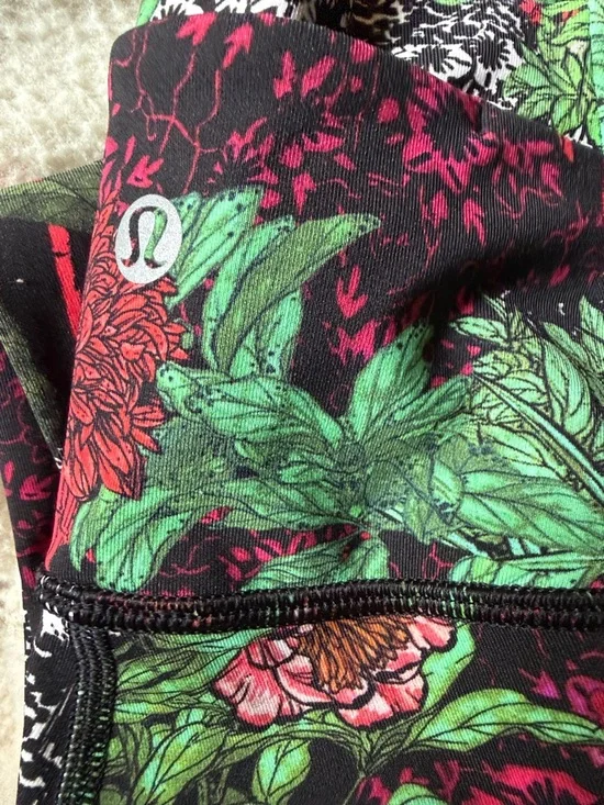 Retail~ 118$ Lululemon wunder under hi rise tight (zen garden multi) - Picture 4 of 5